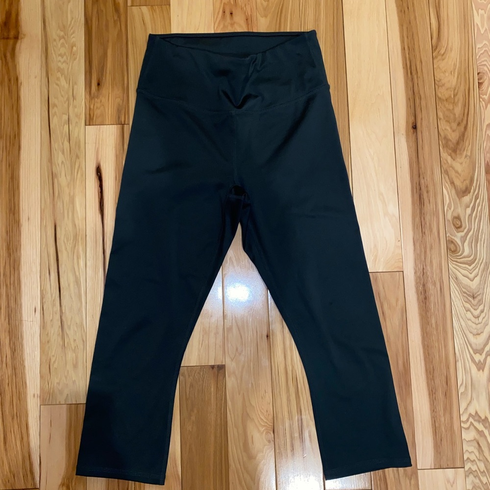 Fabletics Dark Green 20” Capri Leggings! 💚